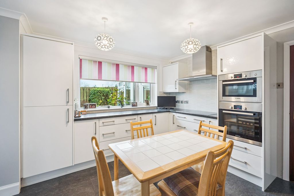 Property photo 3 of 25