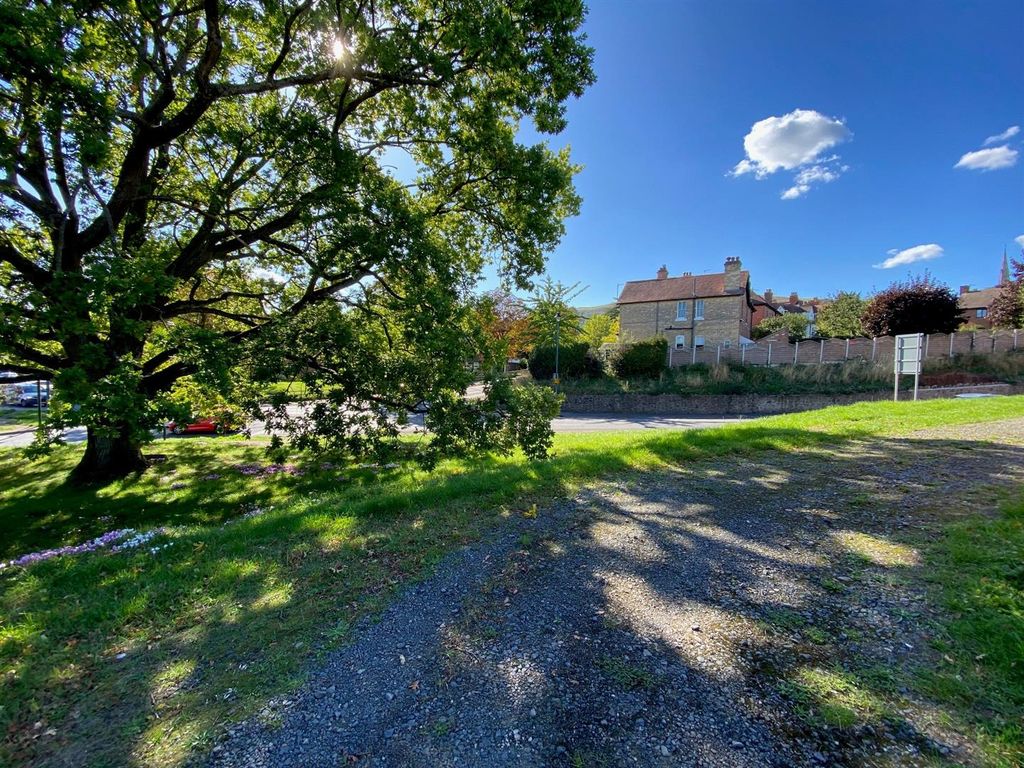 Property photo 2 of 16 Outlook.Jpg