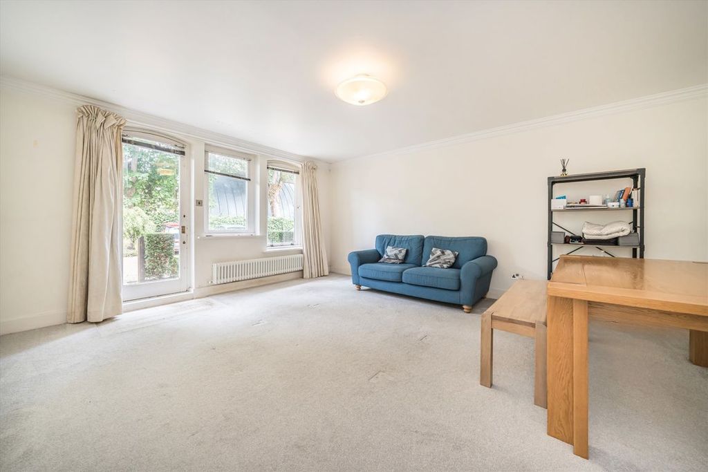 Property photo 2 of 8