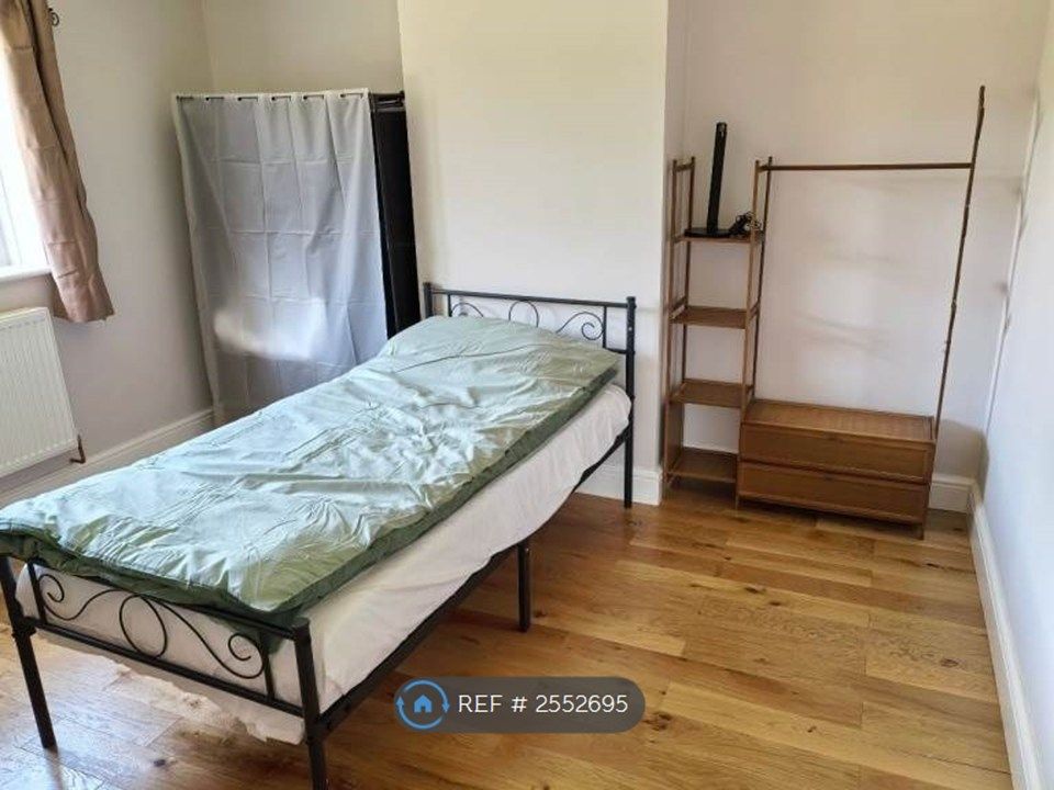 Property photo 2 of 5 Bedroom 1