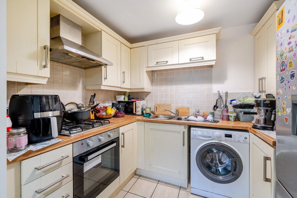 Property photo 3 of 14 Kitchen