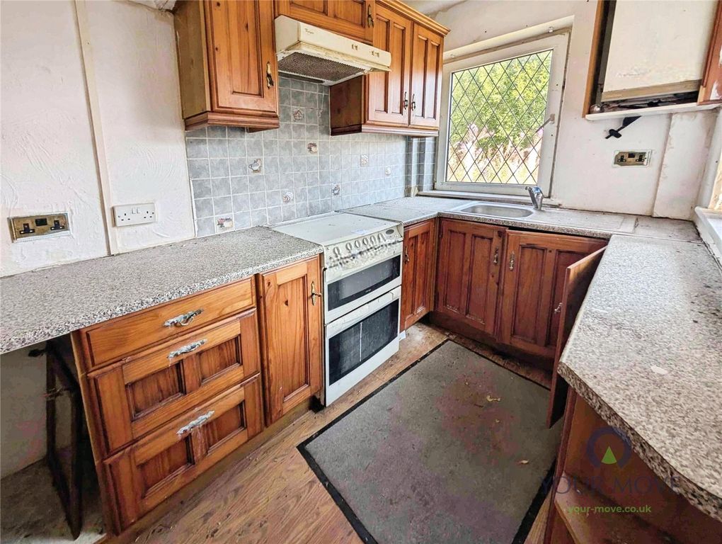 Property photo 3 of 9 Kitchen