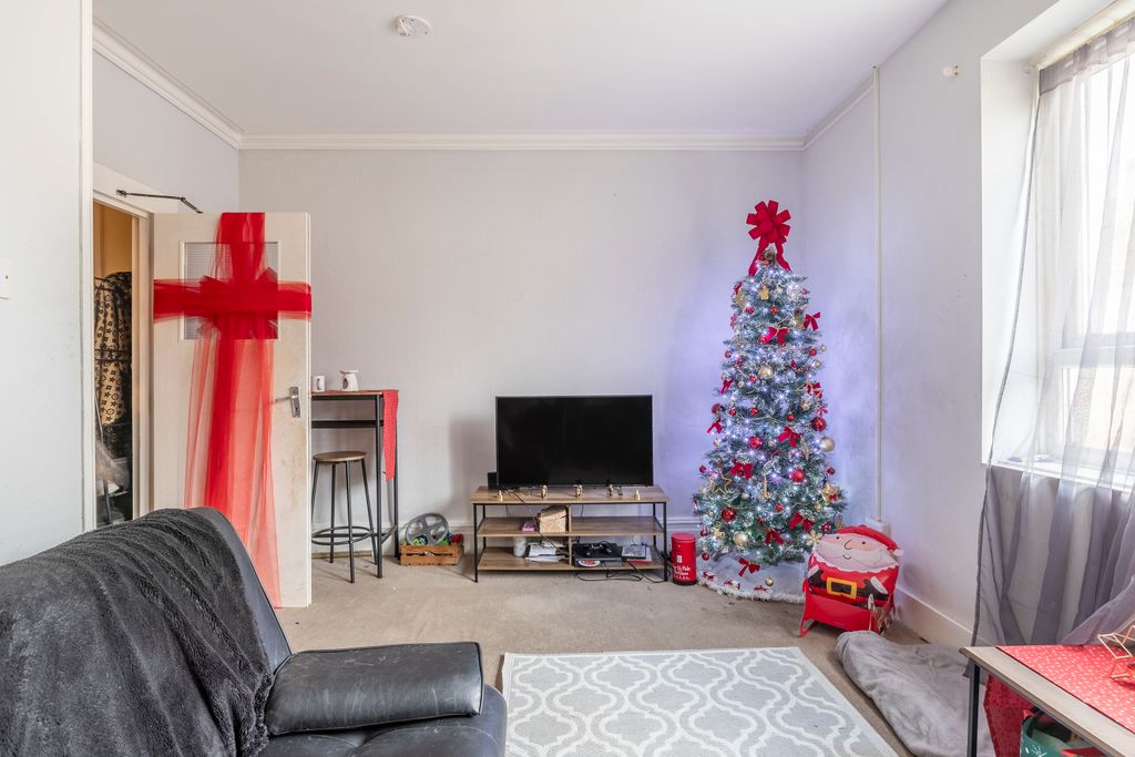 Property photo 3 of 25