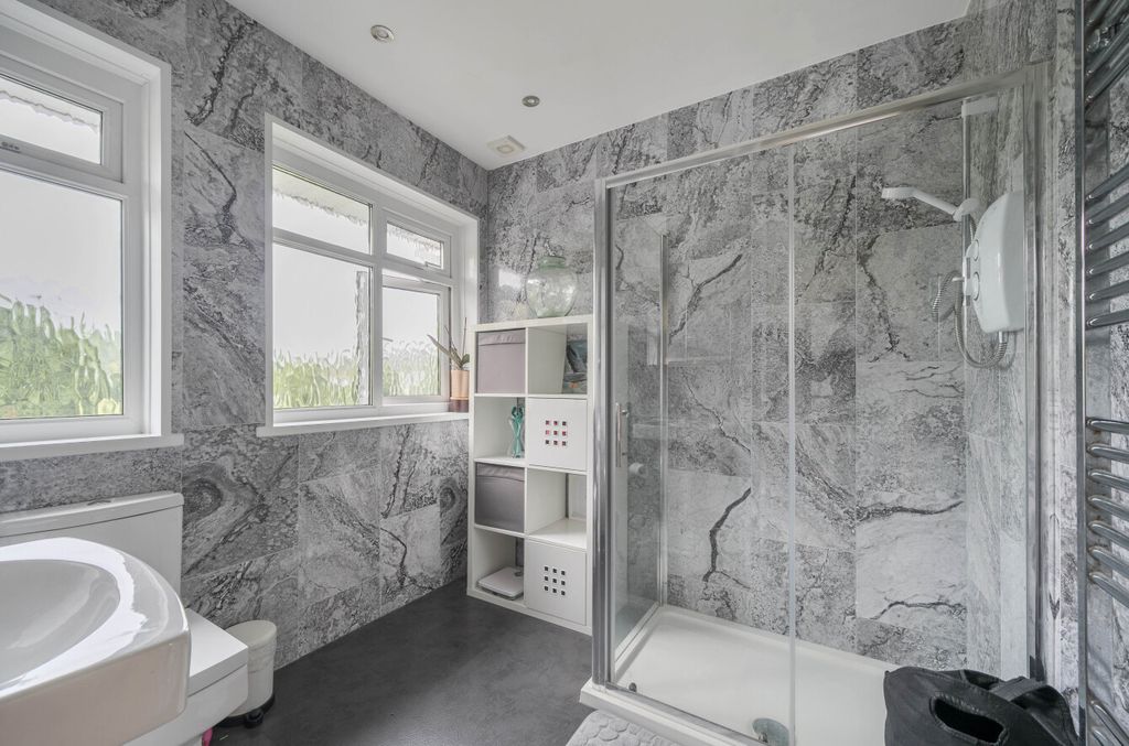 Property photo 1 of 17 1 - 1294363-10-6835Eb...