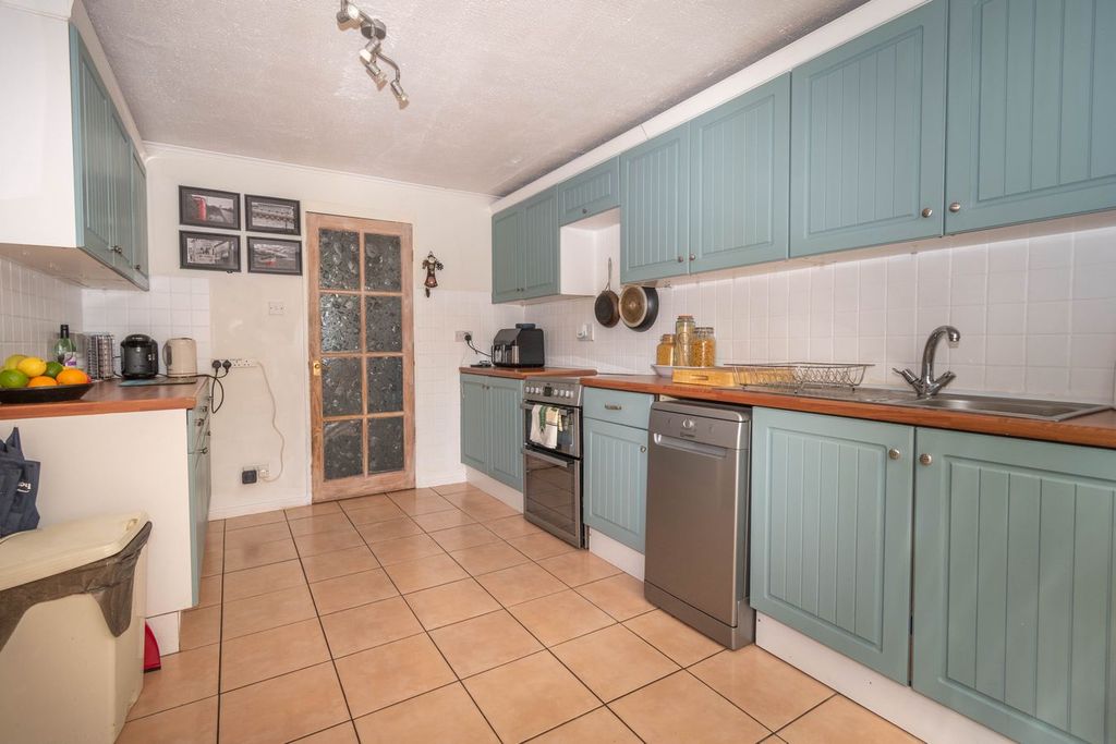 Property photo 3 of 13