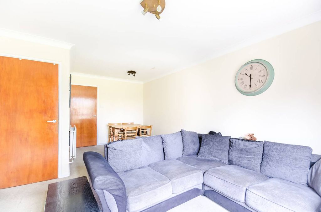 Property photo 3 of 9