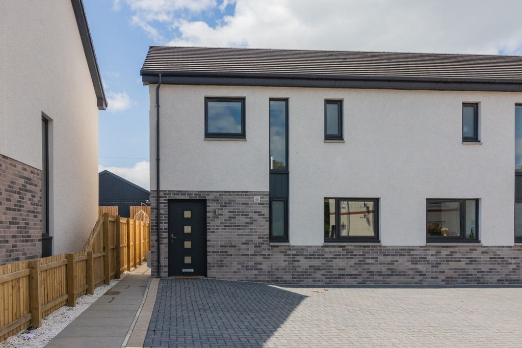 Property photo 2 of 42