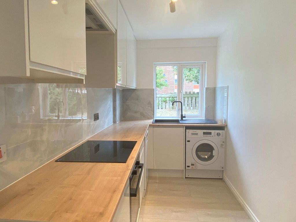 Property photo 1 of 9 Kitchen