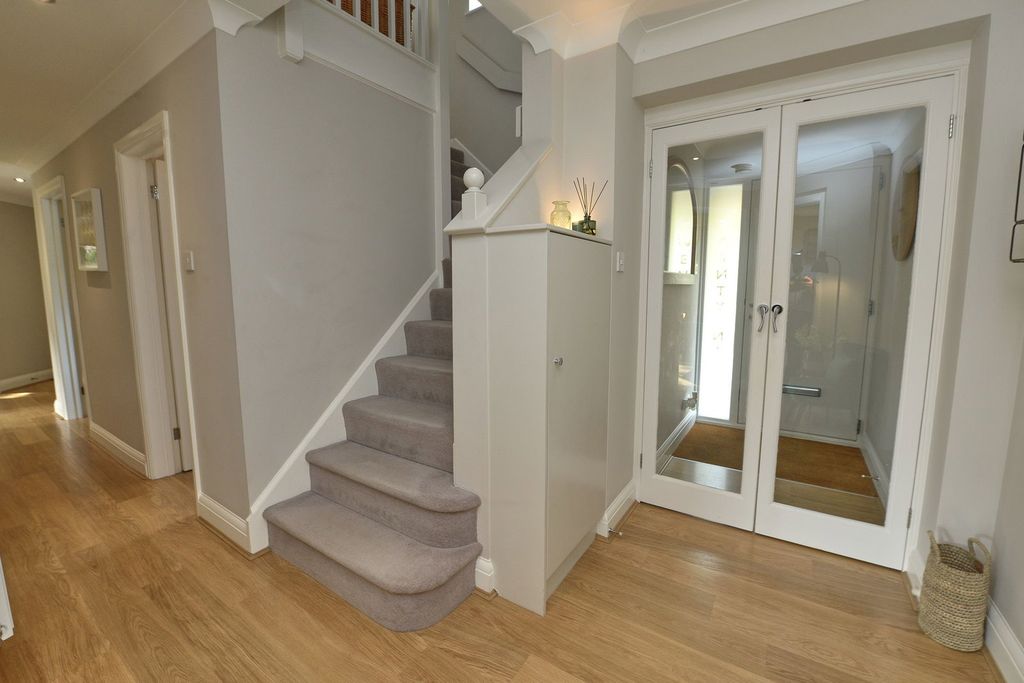 Property photo 2 of 30