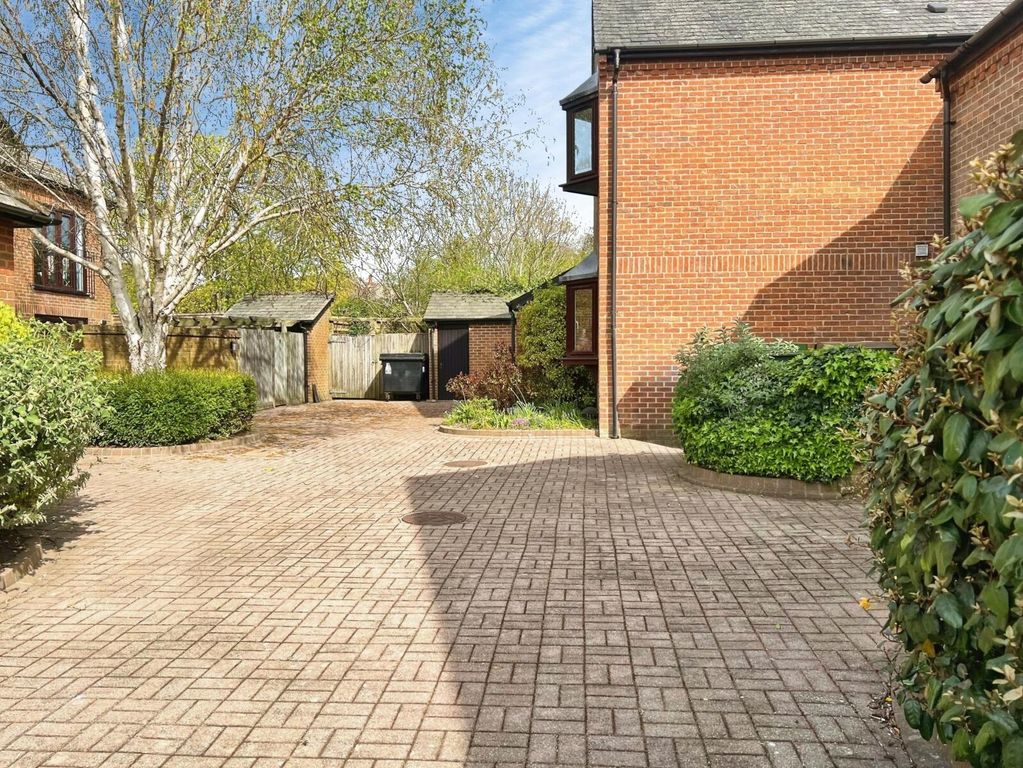 Property photo 2 of 9 Picture No. 12