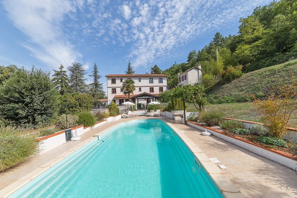 Property photo 3 of 18