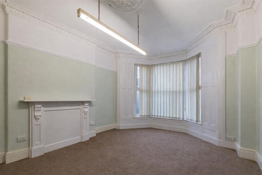 Property photo 3 of 14 F03169B4-2028-4015-B05A-349224Bf99F4.Png