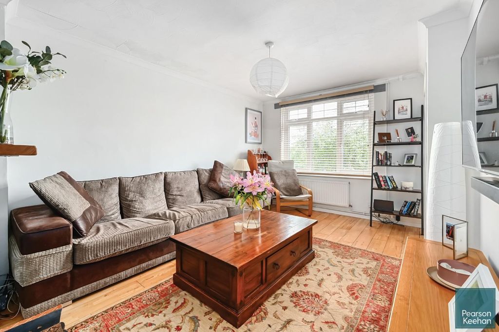 Property photo 1 of 15 24 Dean Close, Bn41 (2).Jpg