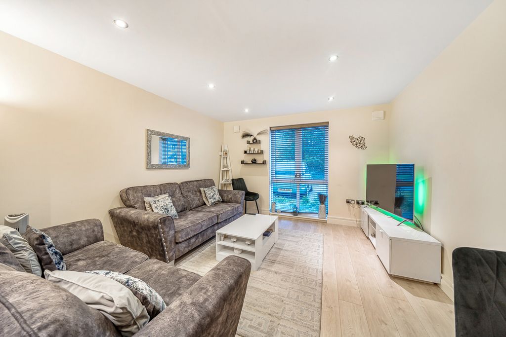 Property photo 3 of 20 1398038-6-6966736...