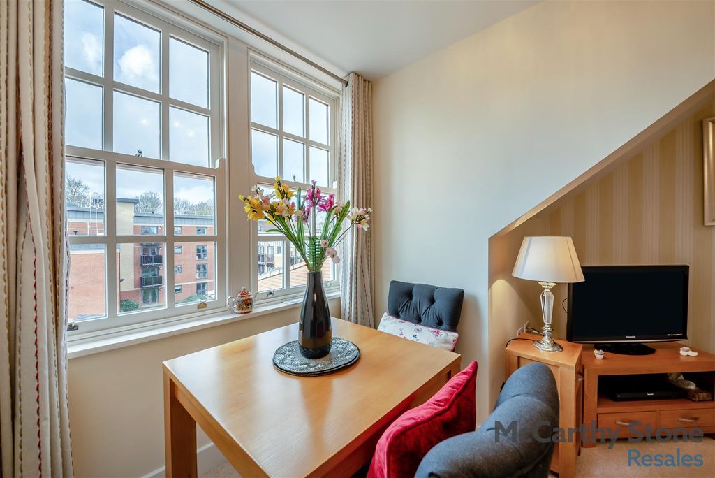 Property photo 3 of 22 8637680-Interior18.Jpg