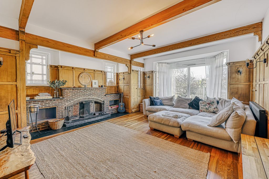 Property photo 3 of 32