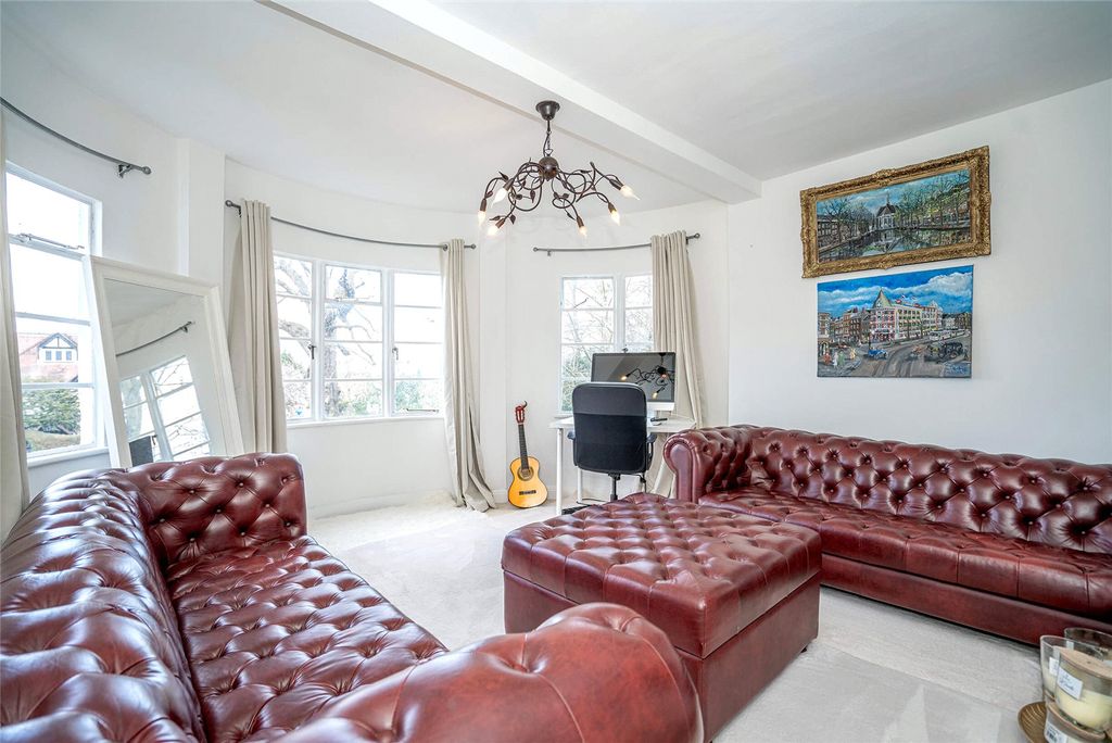 Property photo 3 of 19 Reception A