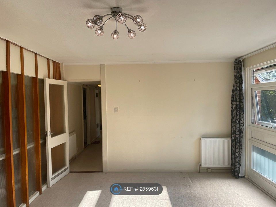 Property photo 3 of 8 Lounge