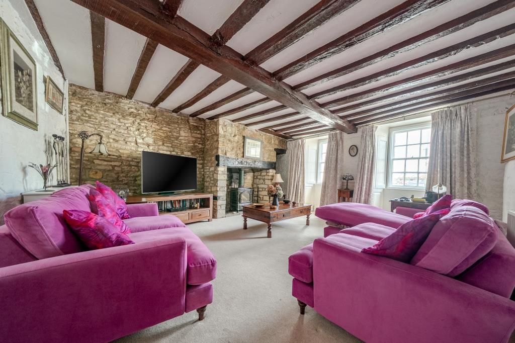 Property photo 3 of 21 Living Room