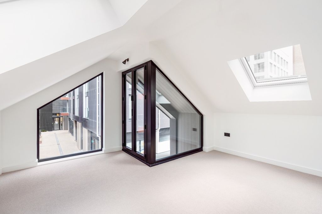 Property photo 3 of 19 4781392