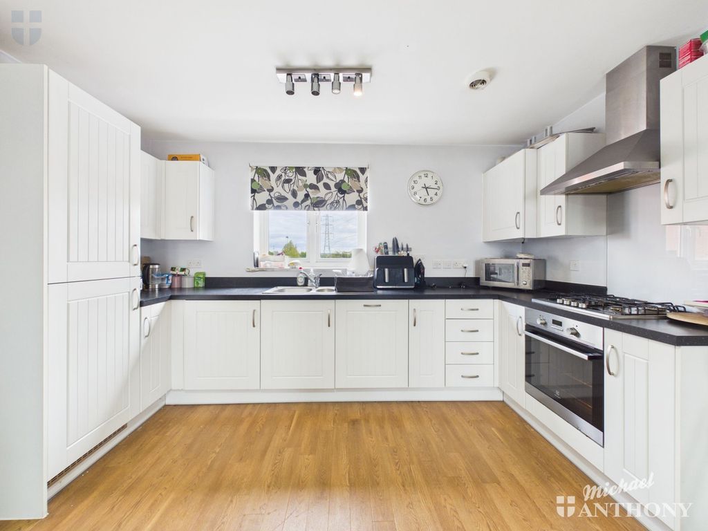 Property photo 3 of 13 Cam03852G0-Pr0636-Still001