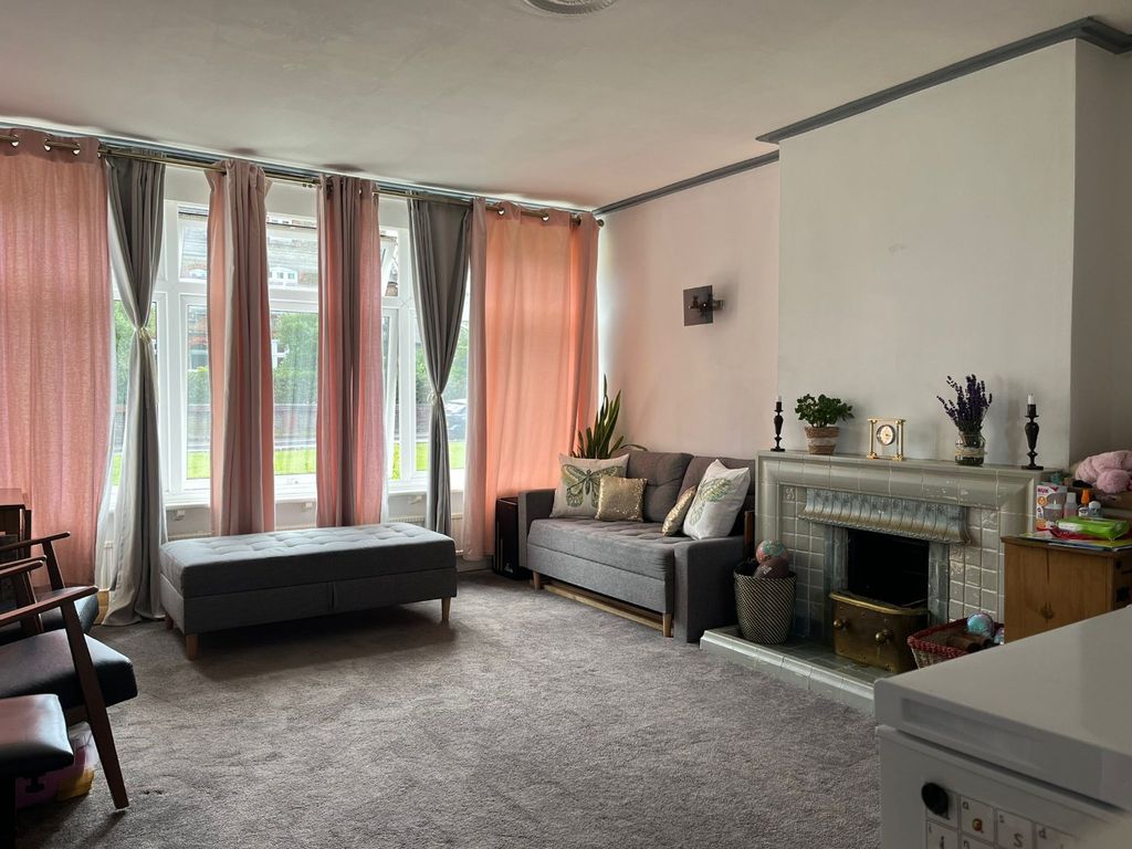 Property photo 2 of 13 4880463