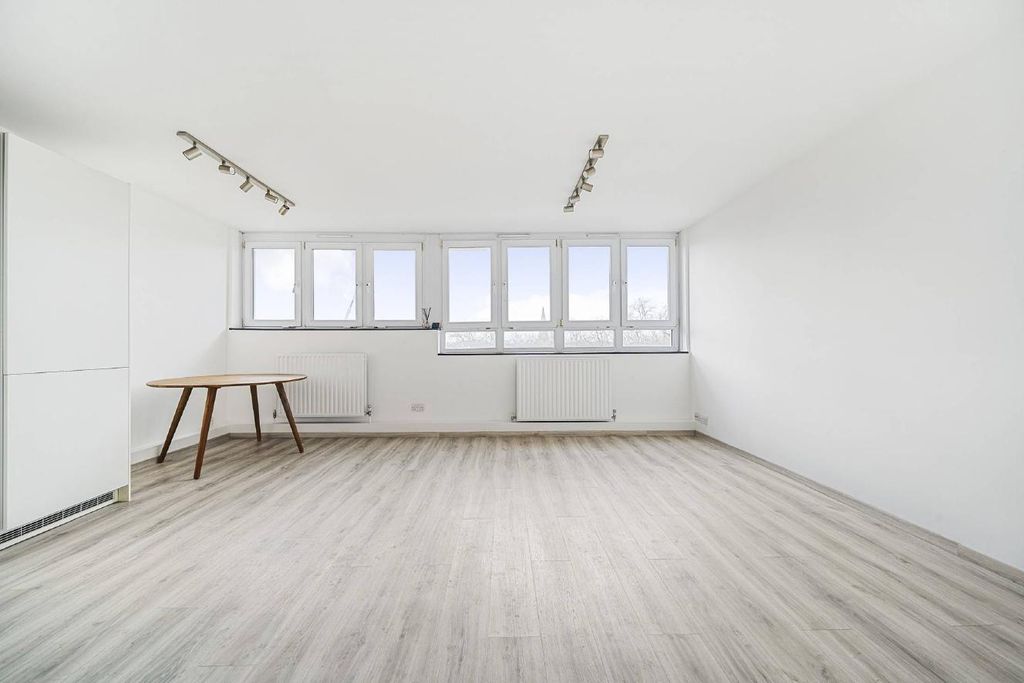 Property photo 2 of 8 Picture 2