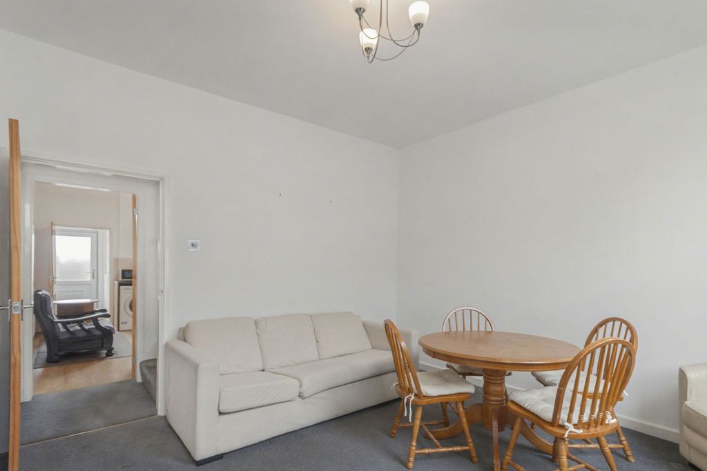 Property photo 3 of 10 20260323044306_05_Li