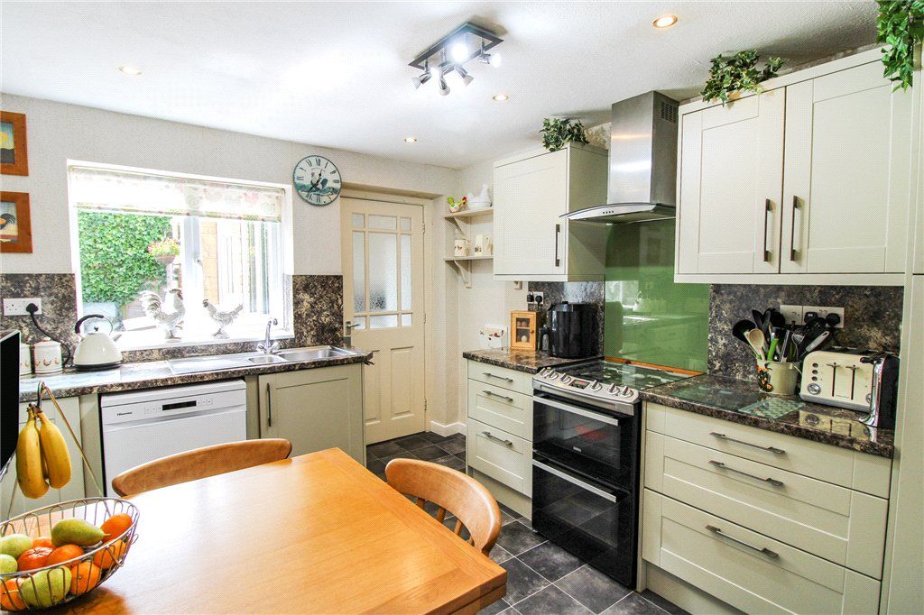 Property photo 2 of 16 Kitchen