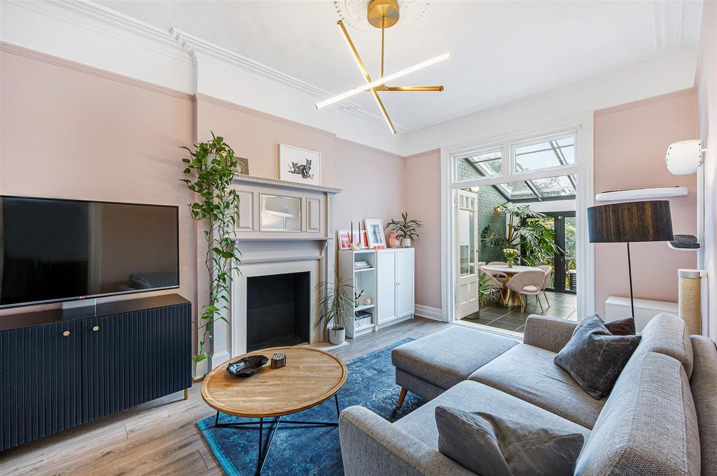 Property photo 2 of 18