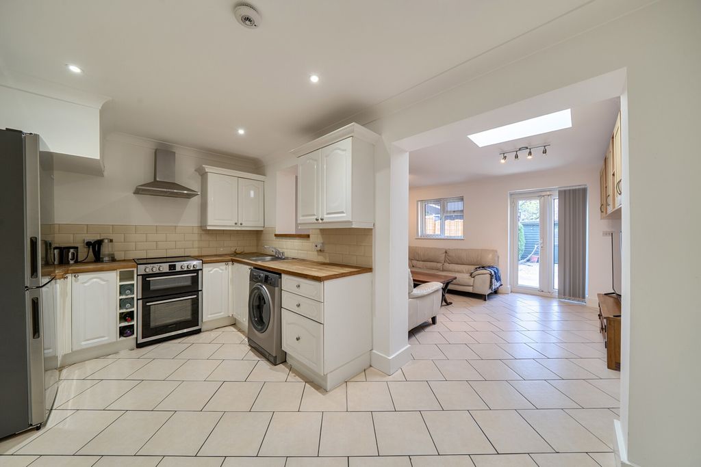 Property photo 2 of 15 1431591-12-69Bd67...