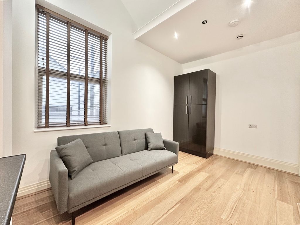 Property photo 2 of 7 Gallery