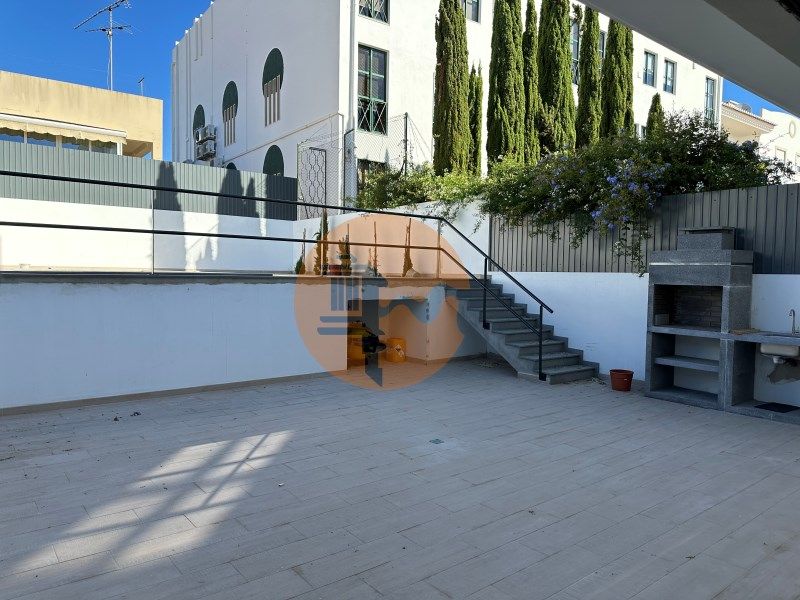 Property photo 2 of 28