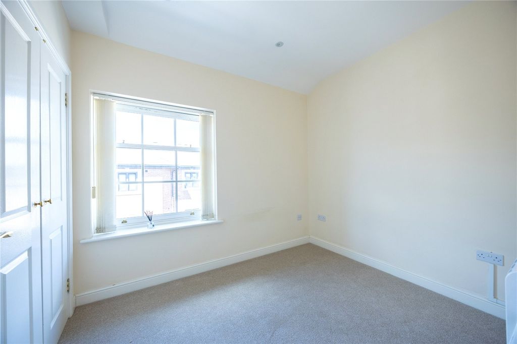 Property photo 3 of 4 Picture No. 11