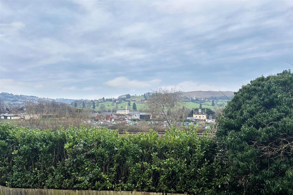 Property photo 2 of 27