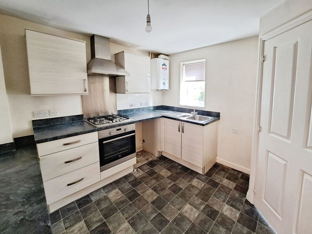 Property photo 3 of 8 Kitchen