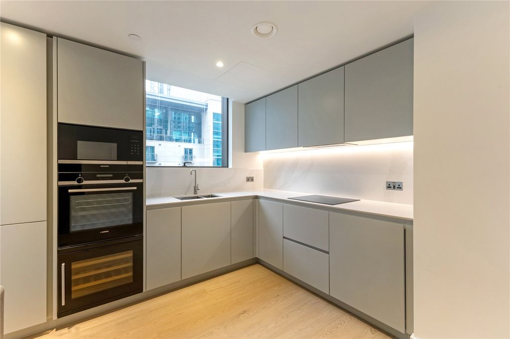 Property photo 2 of 26 Reception/Kitchen