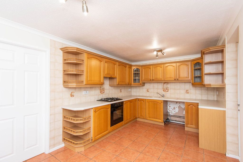 Property photo 3 of 15