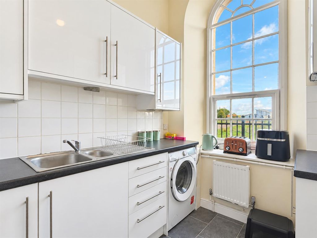 Property photo 2 of 12 Kitchen