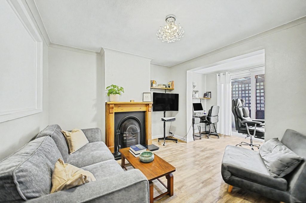 Property photo 2 of 19 Pbox-Img.Jpg