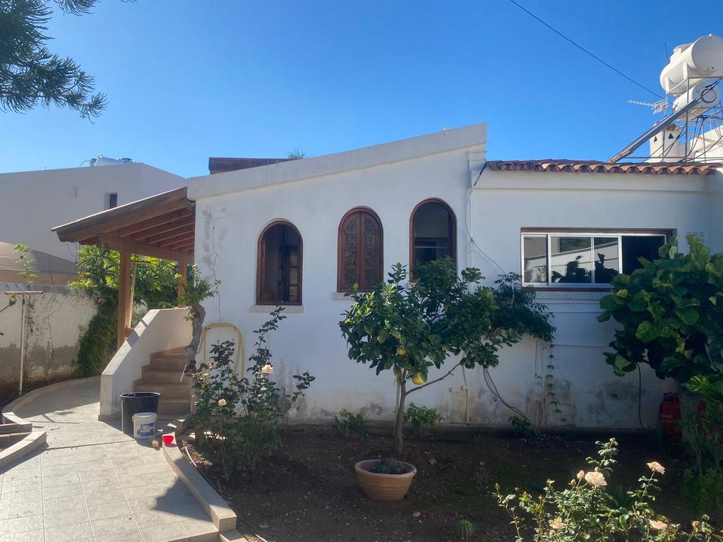 Property photo 2 of 28