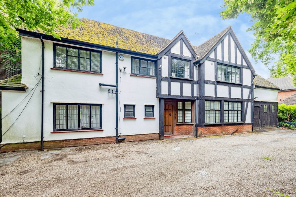Property photo 1 of 18