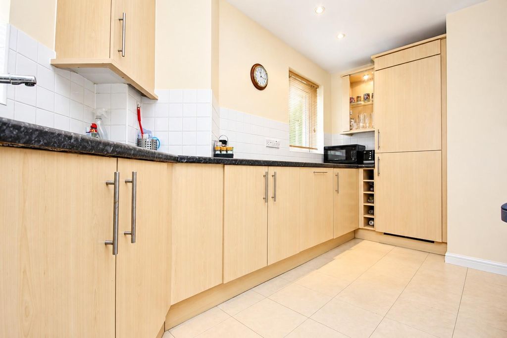 Property photo 3 of 13 Kitchen 2.Jpg