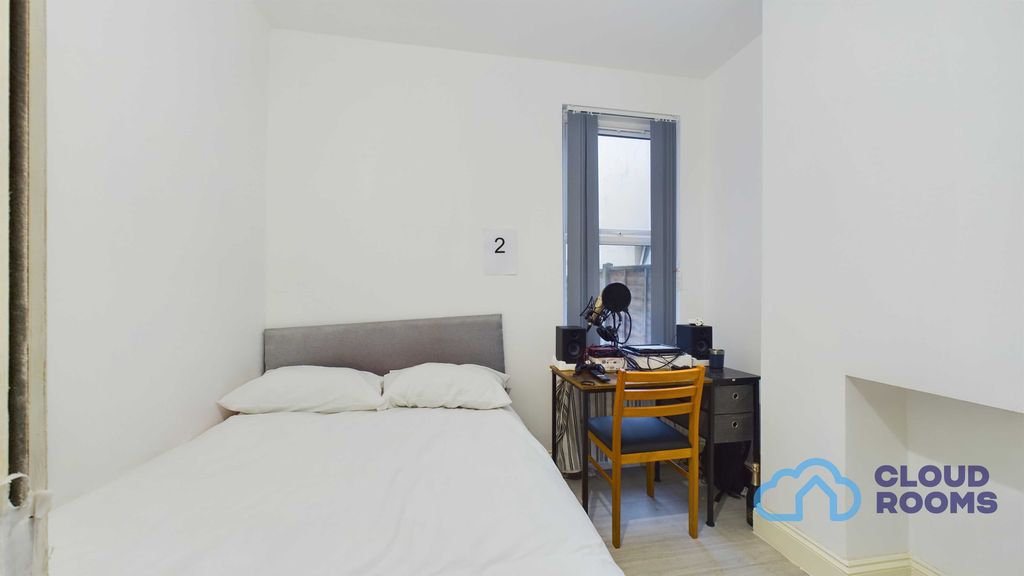 Property photo 2 of 8