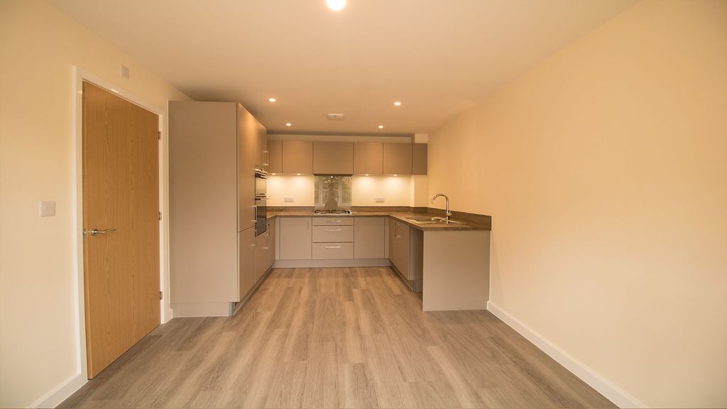 Property photo 3 of 14 Kitchen