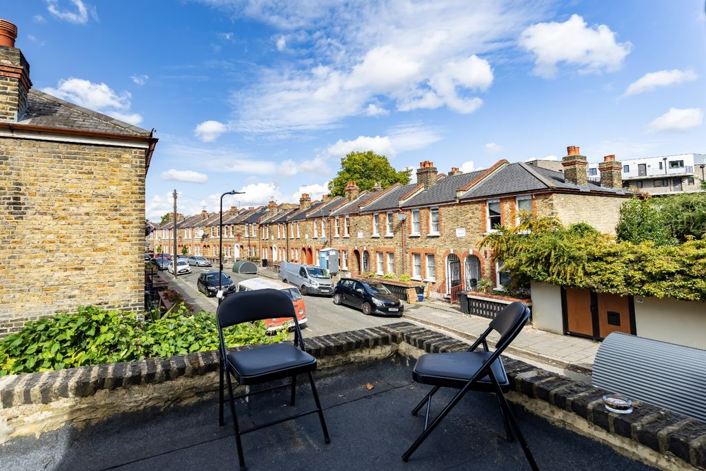 Property photo 2 of 19 4526674