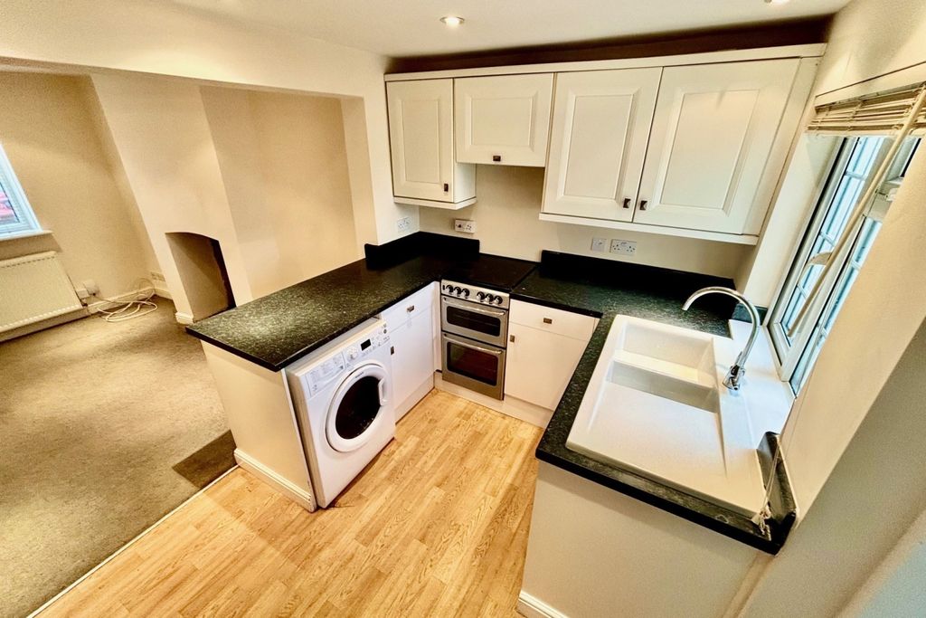 Property photo 3 of 7 Kitchen