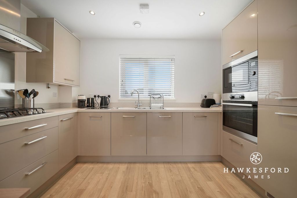 Property photo 3 of 10 Hedley House, Sittingbourne - Kitchen