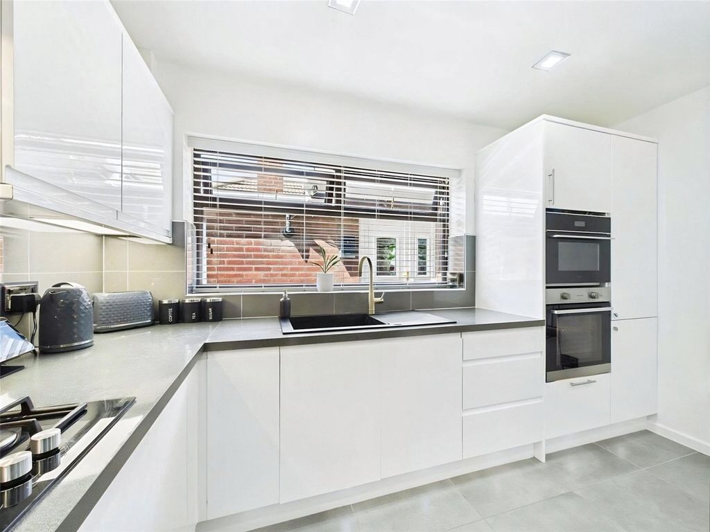 Property photo 3 of 15 Kitchen