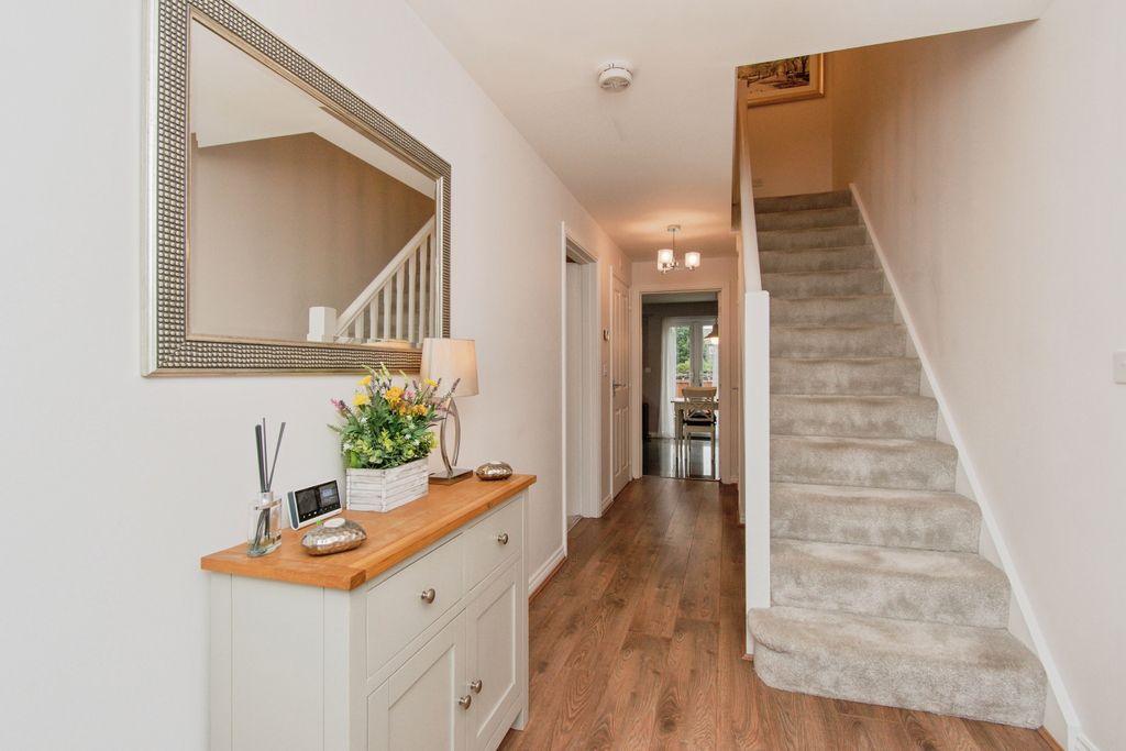 Property photo 2 of 15 Entrance Hall